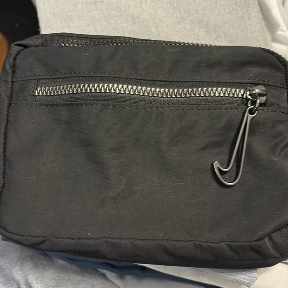 nike fanny pack - Picture 1 of 3